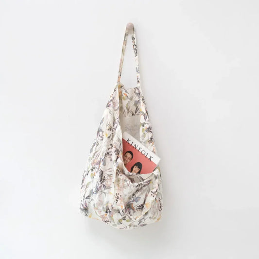 Leinen Tasche Blumen in Weiß+Flieder+Gelb Weiß+Lila+Gelb Muster Blumen von Linen Tales Größe 54 cm breit+ 60 cm lang