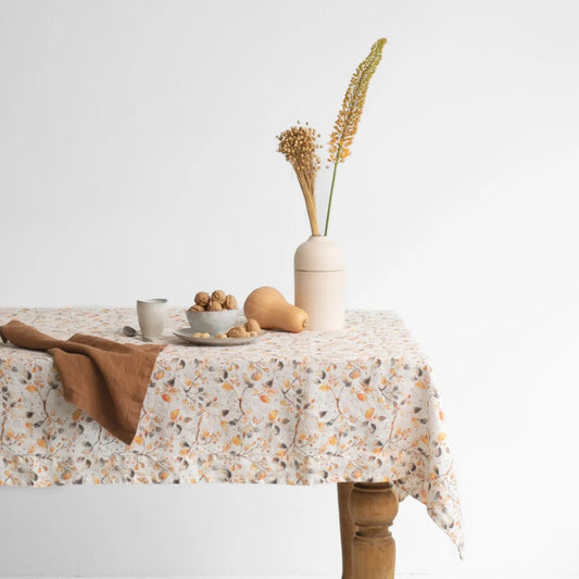 Leinen Tischdecke Blätter in Weiß+Orange+Grau Muster Blätter von Linen Tales Größe 140x200 cm