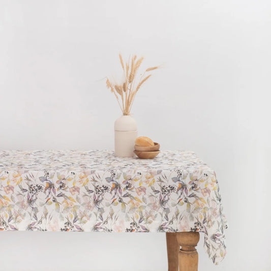 Leinen Tischdecke Blumen in Weiß+Flieder+Gelb Weiß+Lila+Gelb Muster Blumen von Linen Tales Größe 140x200 cm