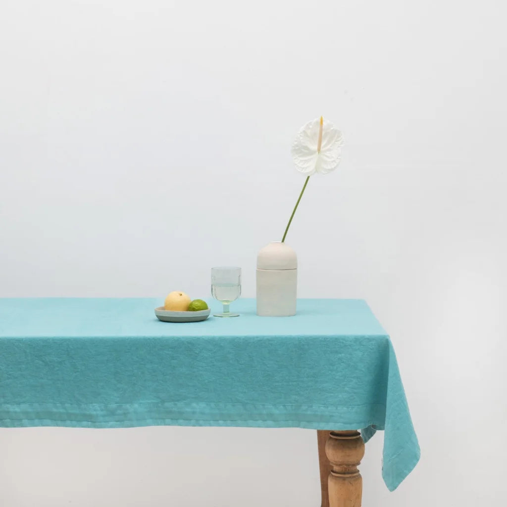 Leinen Tischdecke in Übergröße in Atlantik Blau von Linen Tales Größe 140x380 cm