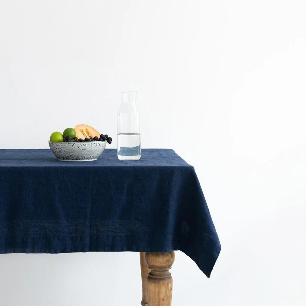 Leinen Tischdecke in Übergröße in Dunkelblau Blau von Linen Tales Größe 140x380 cm