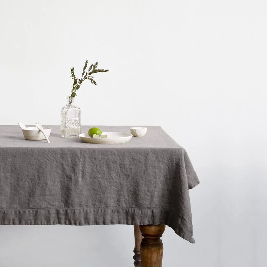 Leinen Tischdecke in Übergröße in Grau von Linen Tales Größe 140x380 cm