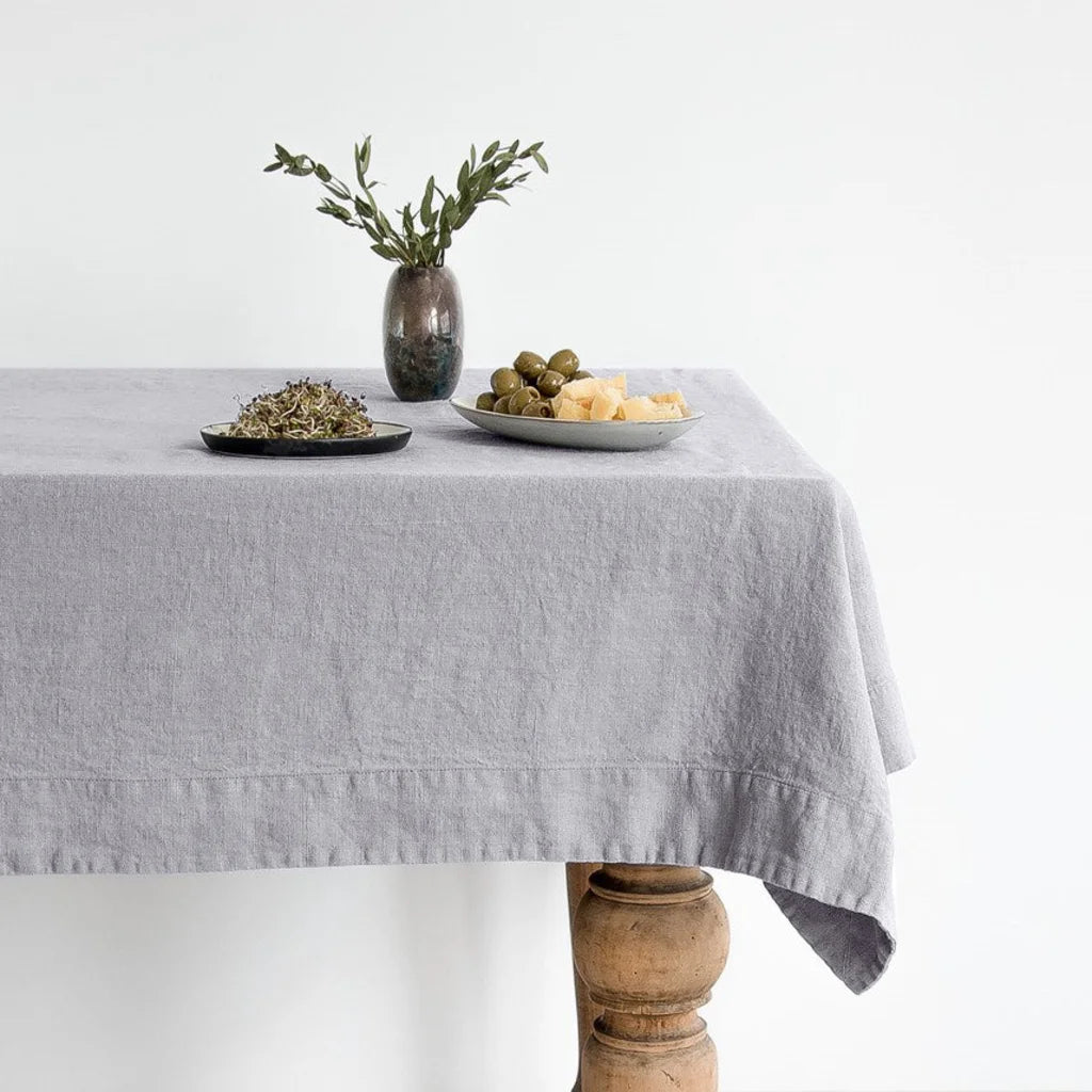 Leinen Tischdecke in Übergröße in Hellgrau Grau von Linen Tales Größe 140x300 cm
