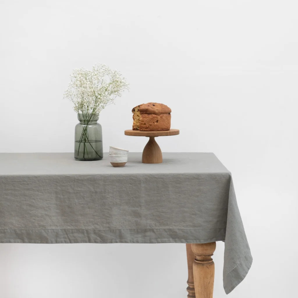 Leinen Tischdecke in Übergröße in Khaki Grün von Linen Tales Größe 140x380 cm