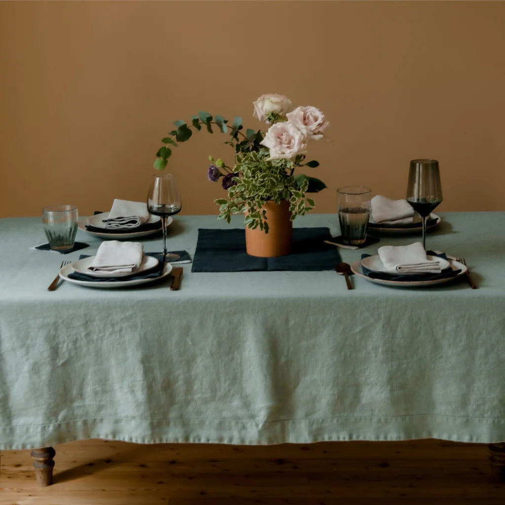 Leinen Tischdecke in Übergröße in Mint Grün von Linen Tales Größe 140x300 cm