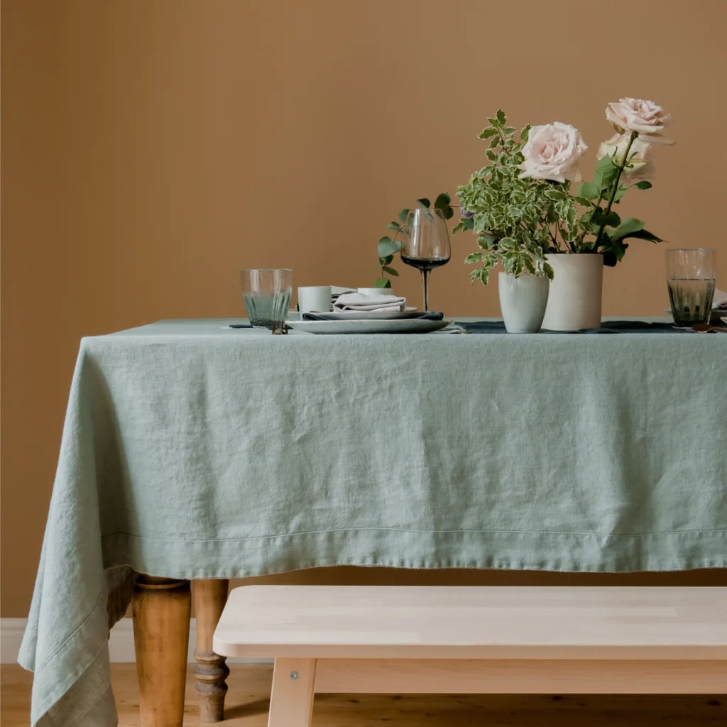 Leinen Tischdecke in Übergröße in Mint Grün von Linen Tales Größe 140x300 cm