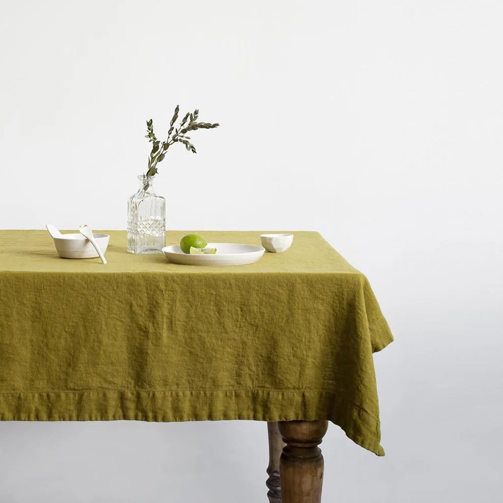 Leinen Tischdecke in Übergröße in Moosgrün Grün von Linen Tales Größe 140x350 cm