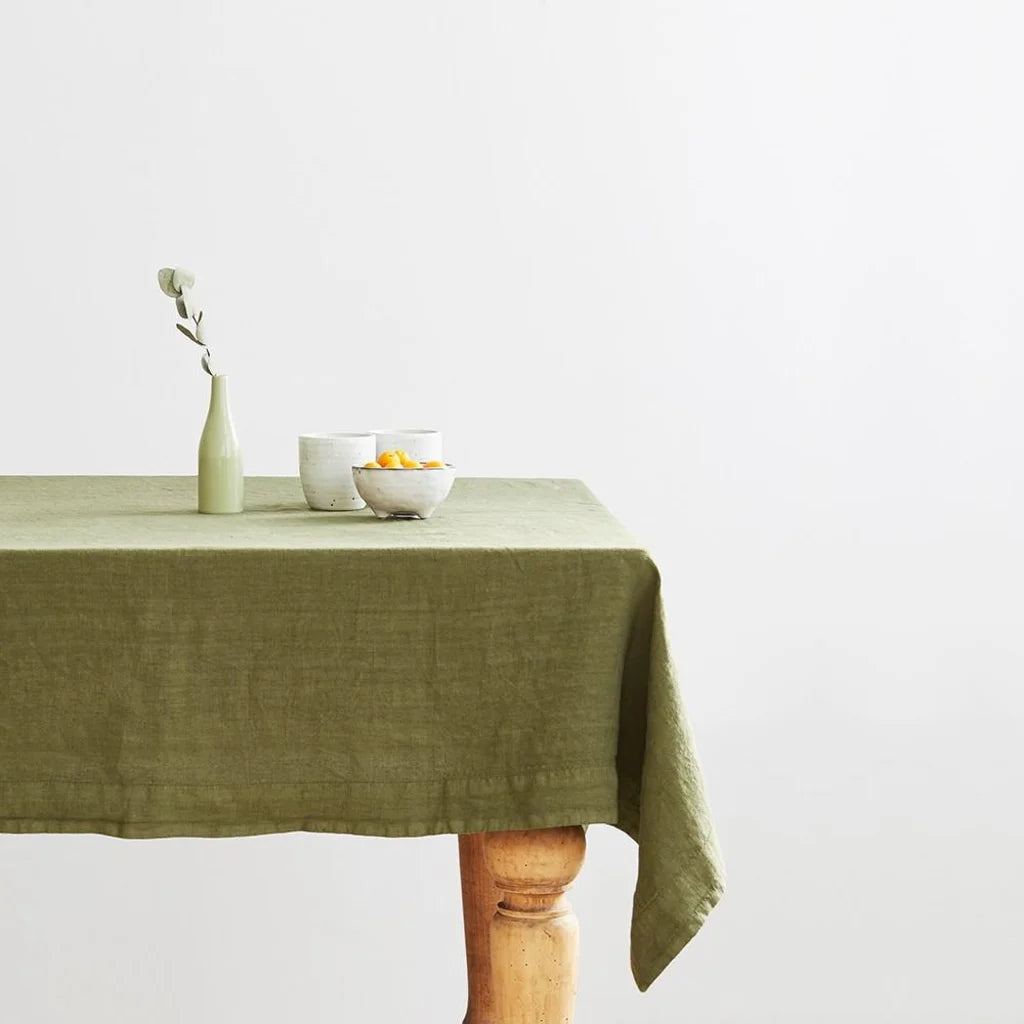 Leinen Tischdecke in Übergröße in Olive Grün von Linen Tales Größe 140x350 cm
