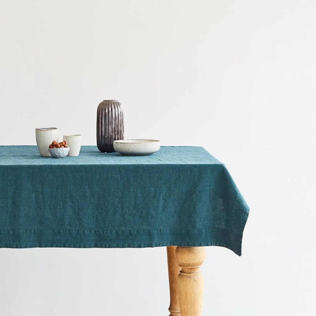 Leinen Tischdecke in Übergröße in Petrol Blau von Linen Tales Größe 140x350 cm