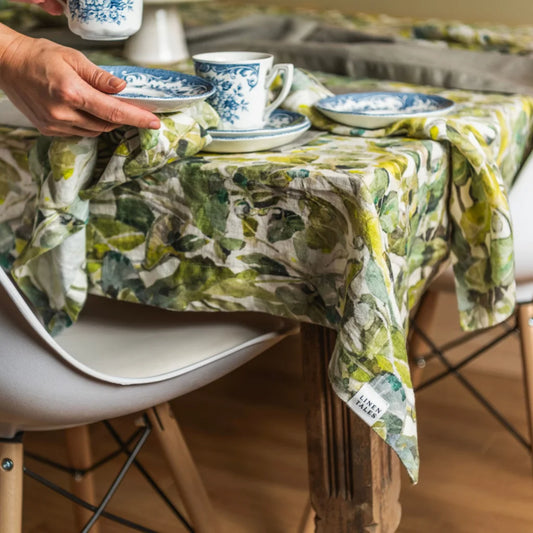 Leinen Tischdecke Lotusblätter in Weiß+Grün Muster Lotusblätter von Linen Tales Größe 140x140 cm