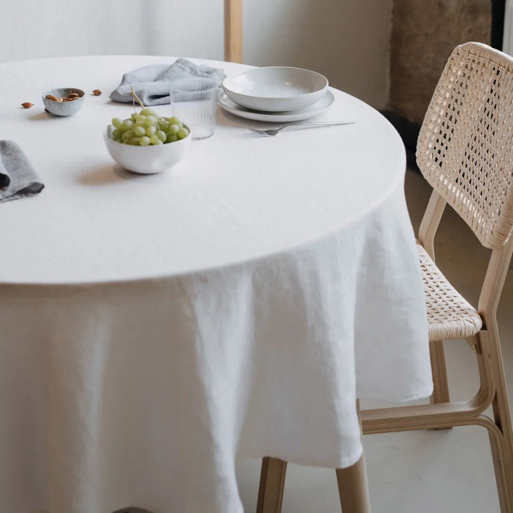 Leinen Tischdecke rund in Weiß von Linen Tales Größe Ø 150 cm