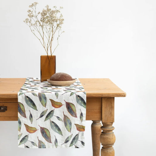Leinen Tischläufer Blätter in Weiß+Grün+Orange Muster Blätter von Linen Tales Größe 40x200 cm