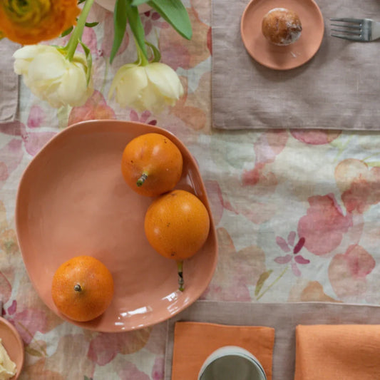 Leinen Tischläufer Blumen in Weiß+Rosa+Orange Muster Blumen von Linen Tales Größe 40x150 cm