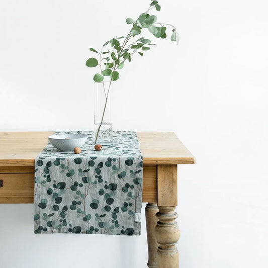 Leinen Tischläufer Eukalyptus in Creme+Grün+Dunkelgrün Creme+Grün+Grün Muster Eukalyptus von Linen Tales Größe 40x200 cm