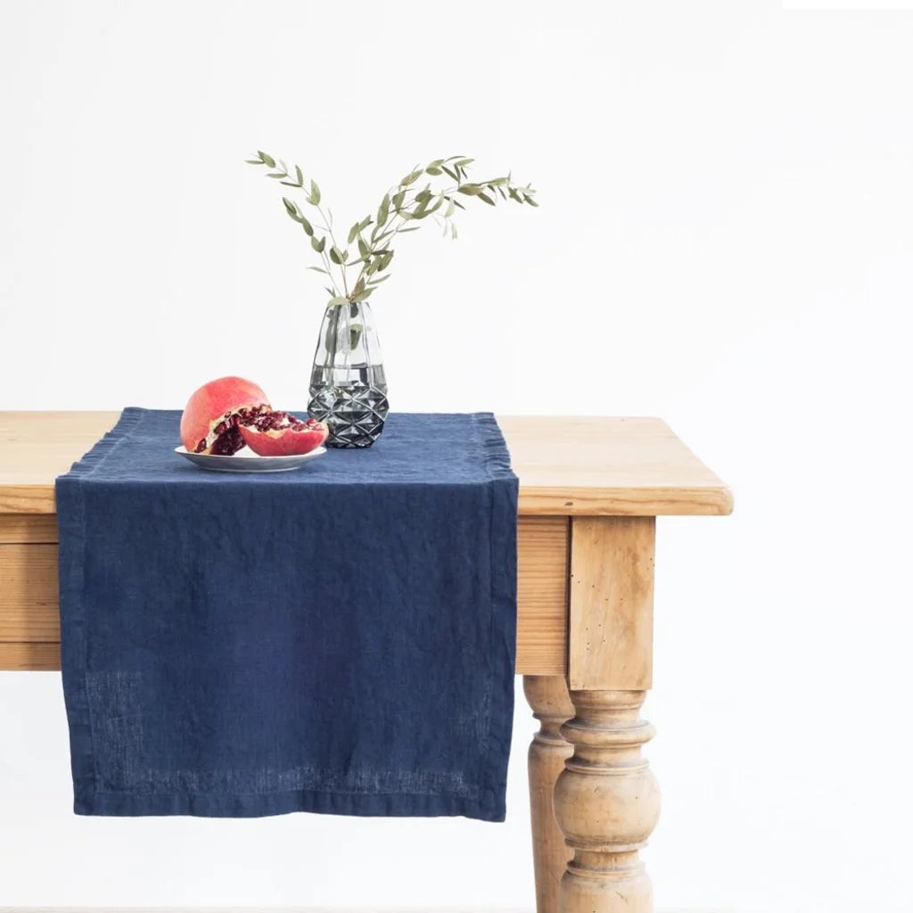 Leinen Tischläufer in Dunkelblau Blau von Linen Tales Größe 40x200 cm