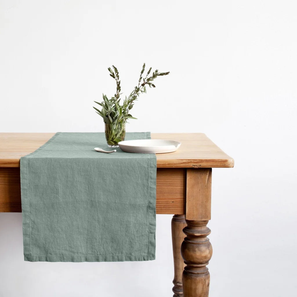 Leinen Tischläufer in Mint Grün von Linen Tales Größe 40x200 cm