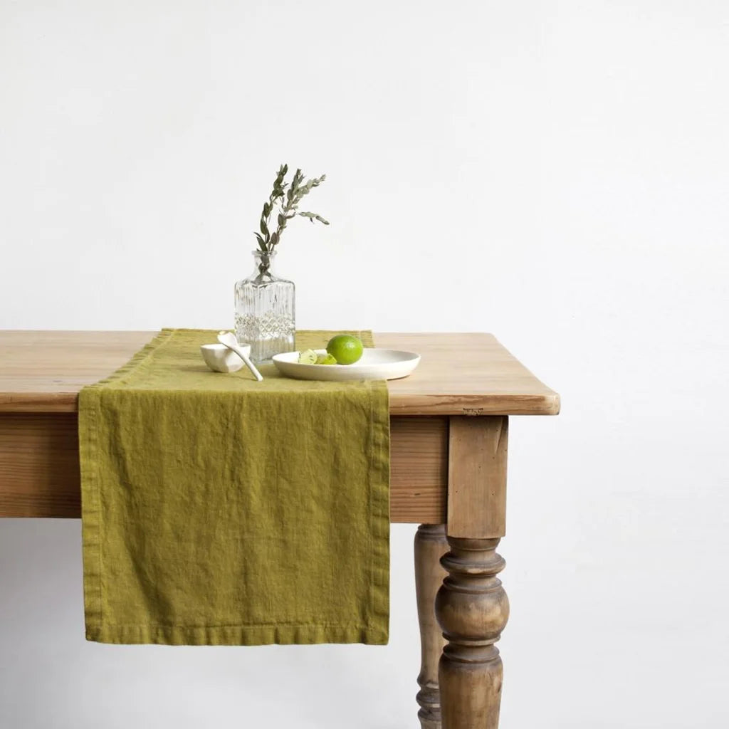 Leinen Tischläufer in Moosgrün Grün von Linen Tales Größe 40x150 cm
