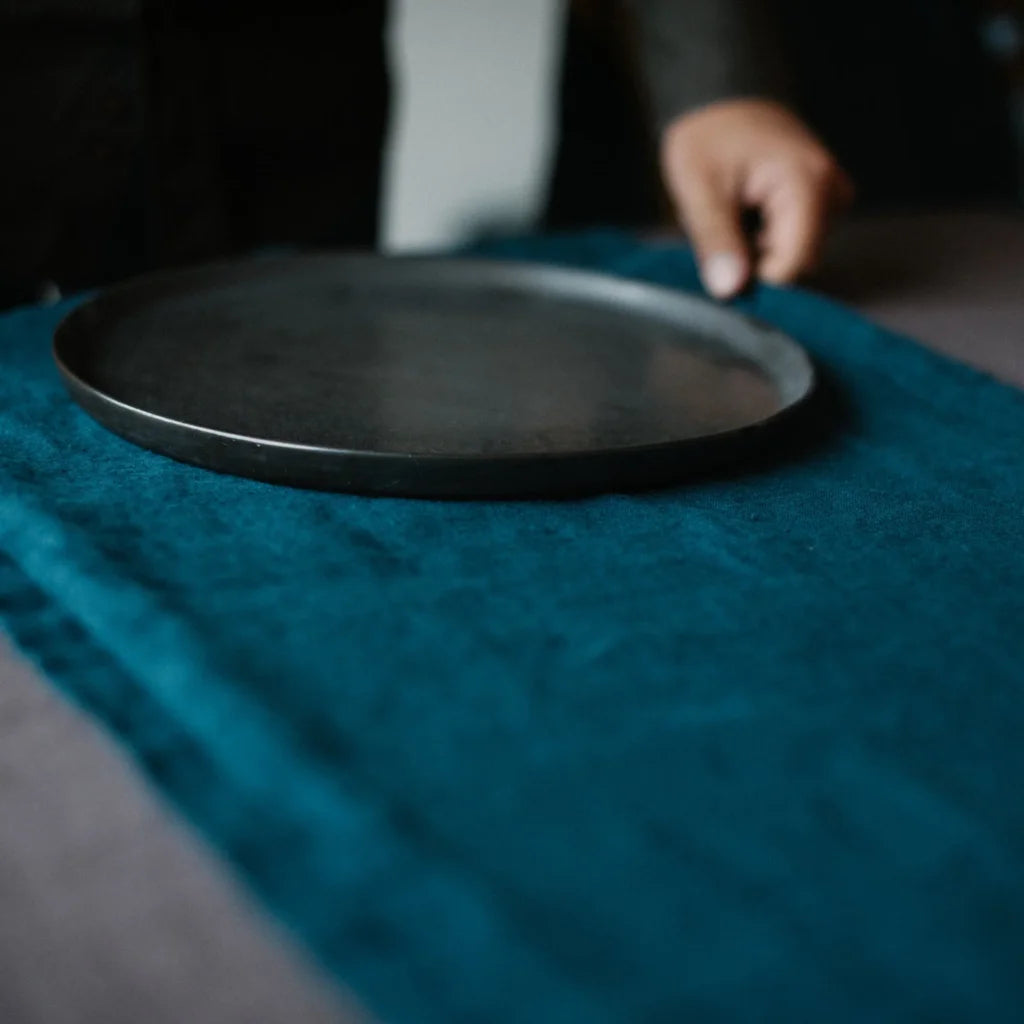 Leinen Tischläufer in Petrol Blau von Linen Tales Größe 40x150 cm