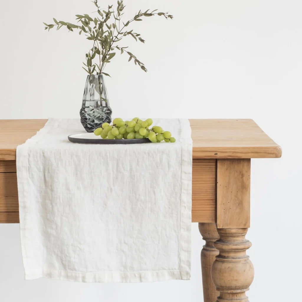 Leinen Tischläufer in Weiß von Linen Tales Größe 40x150 cm