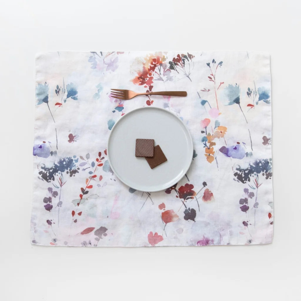 Leinen Tischset Blumen 2er-Pack in Weiß+Lila+Orange Muster Blumen von Linen Tales Größe 35x45 cm