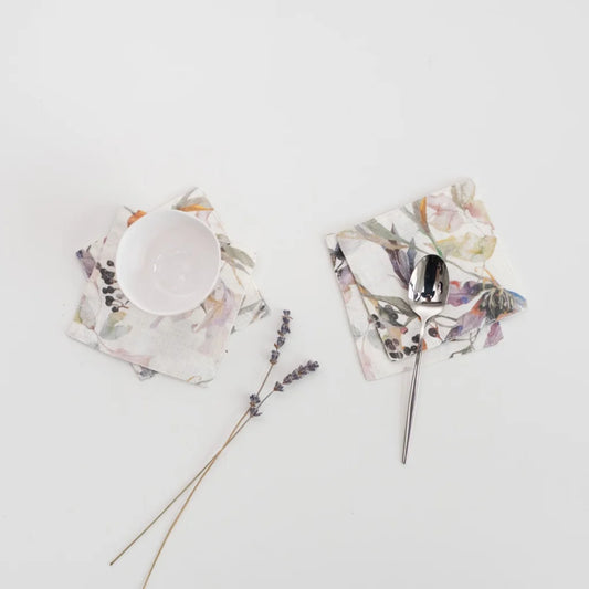 Leinen Untersetzer Blumen 4er-Pack in Weiß+Flieder+Gelb Weiß+Lila+Gelb Muster Blumen von Linen Tales Größe 15x15 cm