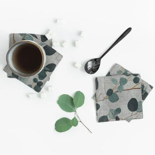 Leinen Untersetzer Eukalyptus 4er-Pack in Creme+Grün+Dunkelgrün Creme+Grün+Grün Muster Eukalyptus von Linen Tales Größe 15x15 cm