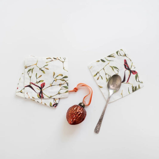 Leinen Untersetzer Mistelzweige 4er-Pack in Weiß+Olive+Dunkelrot Weiß+Grün+Rot Muster Mistelzweige von Linen Tales Größe 15x15 cm