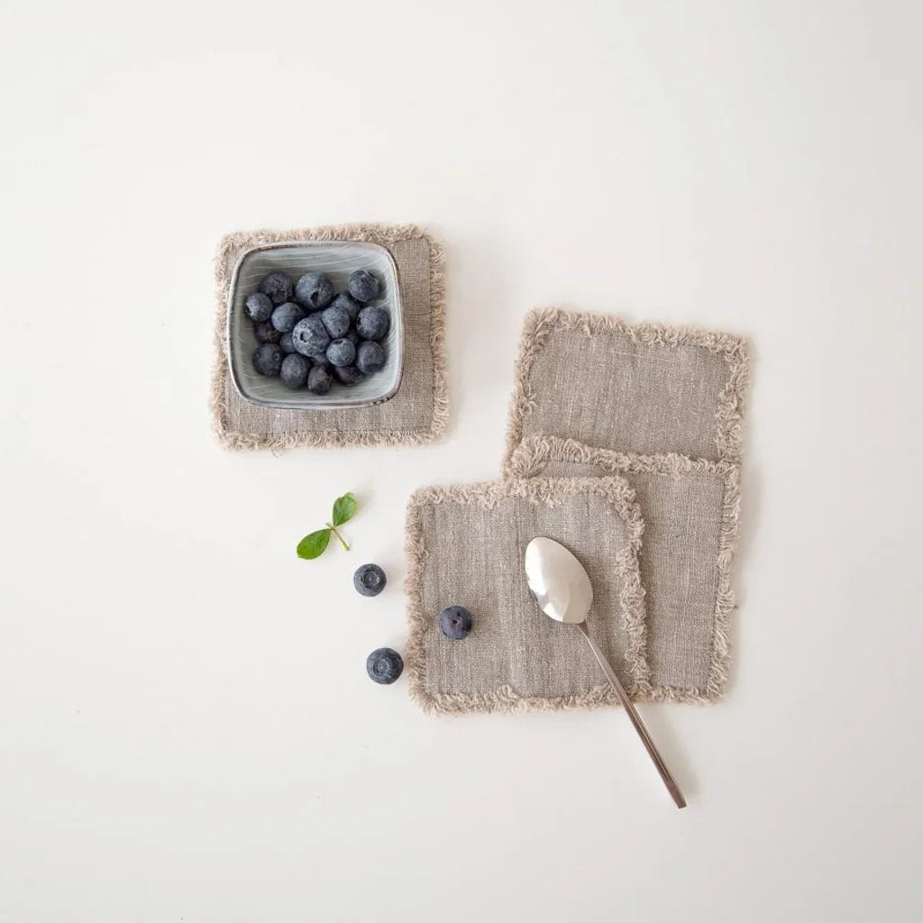 Leinen Untersetzer mit Fransen 4er-Pack in Beige von Linen Tales Größe 10x10 cm