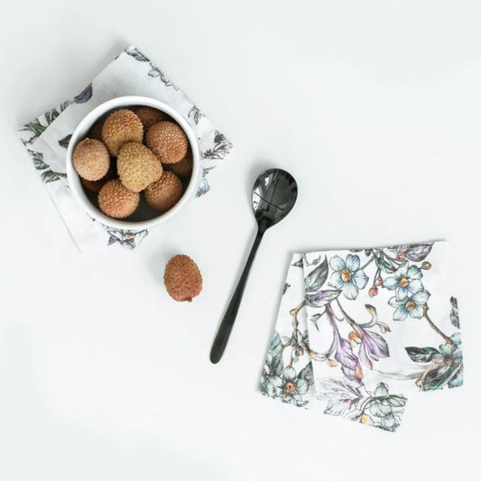 Leinen Untersetzer Vögel 4er-Pack in Weiß+Flieder+Grün Weiß+Lila+Grün Muster Vögel von Linen Tales Größe 15x15 cm