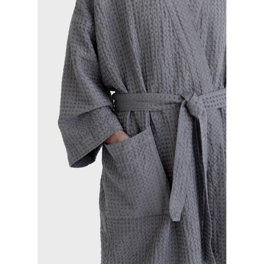 Waffelpiqué Bademantel in Anthrazit Grau von Linen Tales Größe S+M