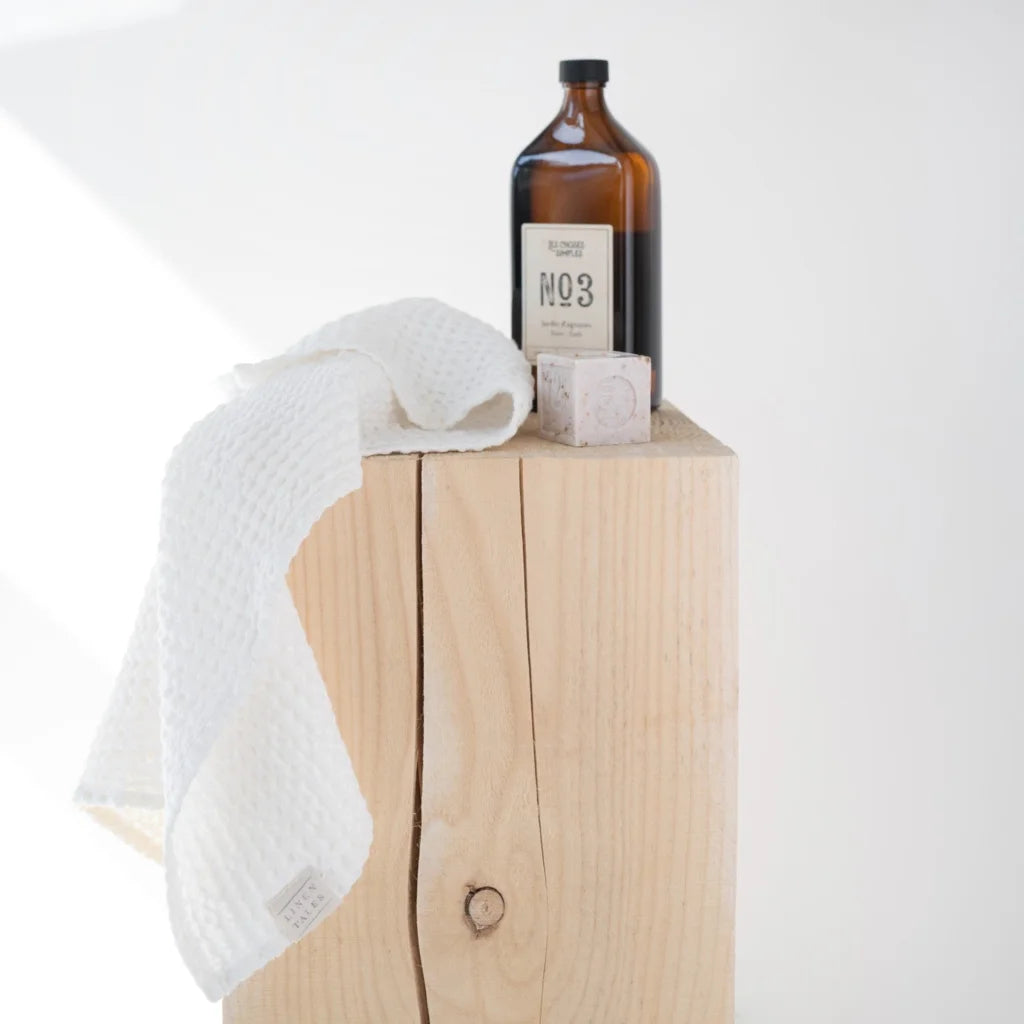 Waffelpiqué Badetuch in Weiß von Linen Tales Größe 100x140 cm