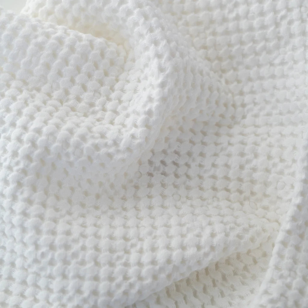 Waffelpiqué Badetuch in Weiß von Linen Tales Größe 100x140 cm
