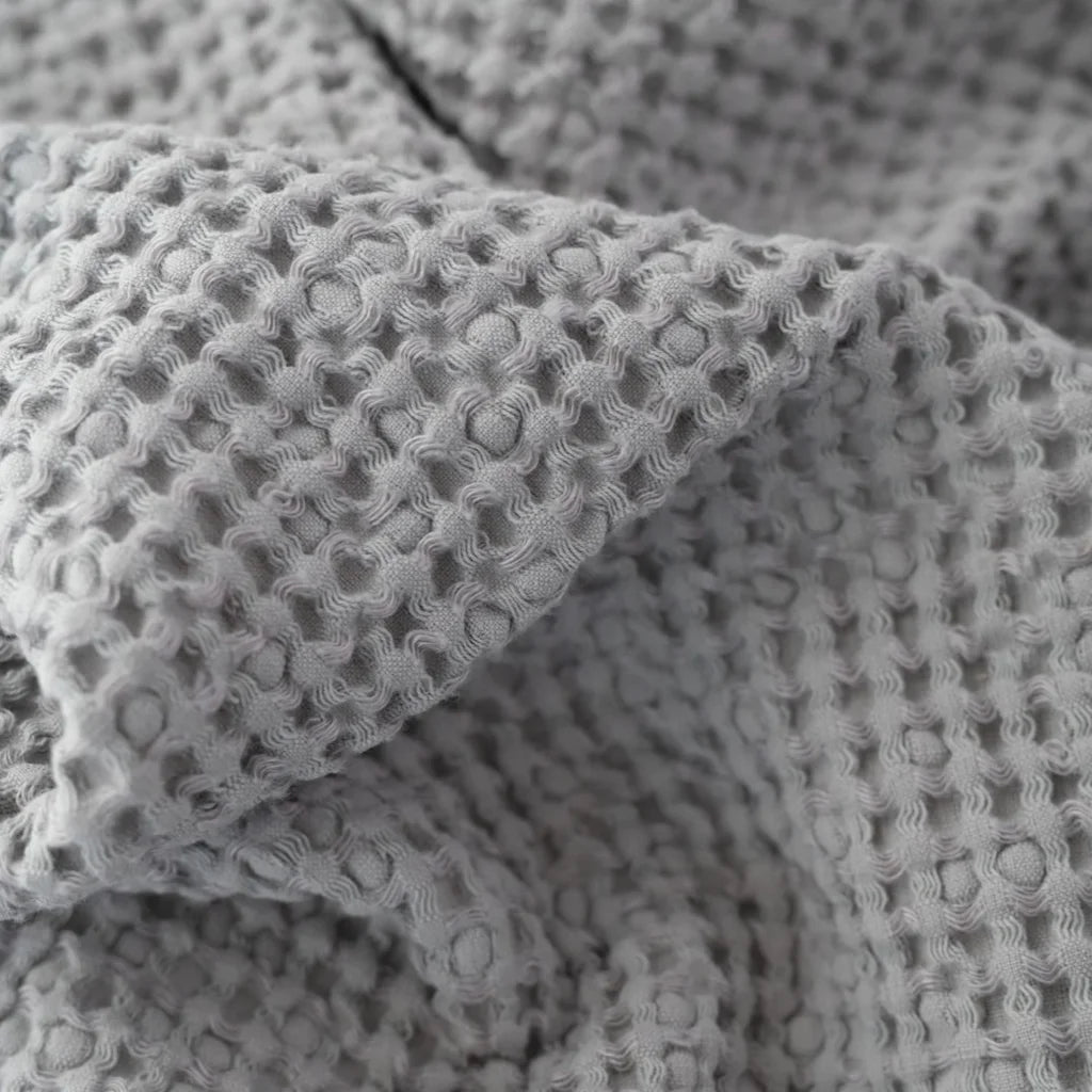 Waffelpiqué Handtuch in Hellgrau Grau von Linen Tales Größe 50x70 cm