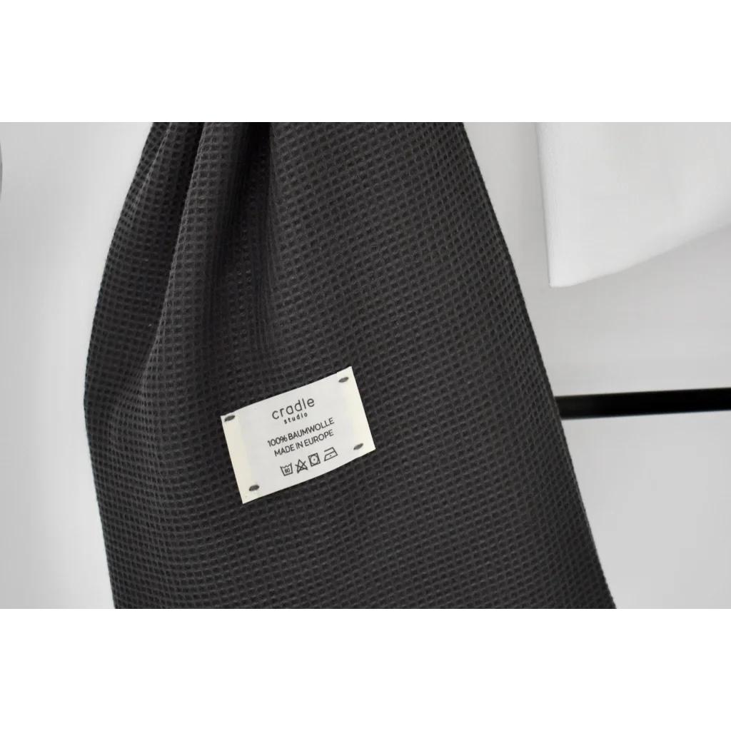 Waffelpiqué Reisebeutel in Anthrazit Grau von Cradle Studio Größe 30x40 cm