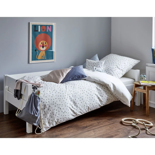 Bio Satin Baby-+Kinder-Bettwäsche Sterne Garnitur in Weiß Muster Sterne von Cotonea Größe 100x135 + 40x60 cm