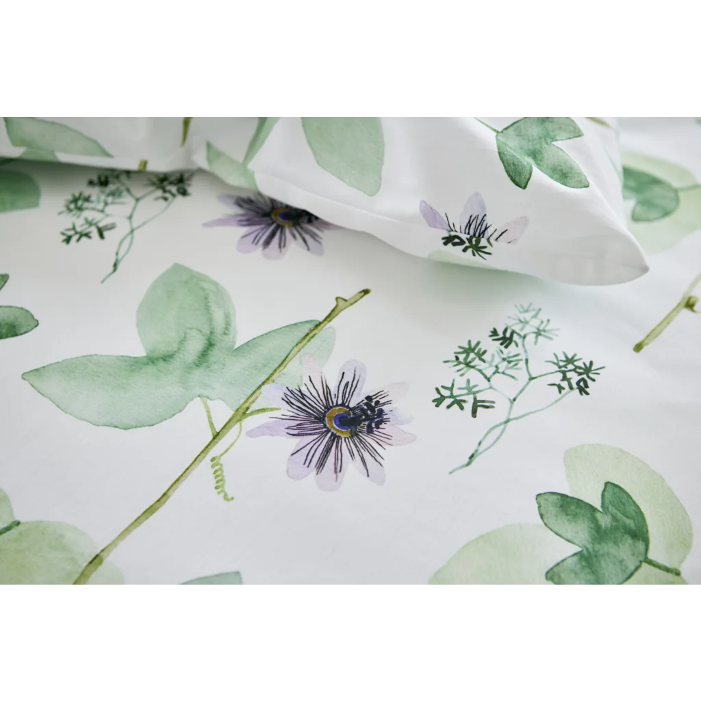 Bio Satin Bettwäsche Grüne Pflanzenwelt Kissenbezug in Grün Muster Grüne Pflanzenwelt von Cotonea Größe 40x80 cm