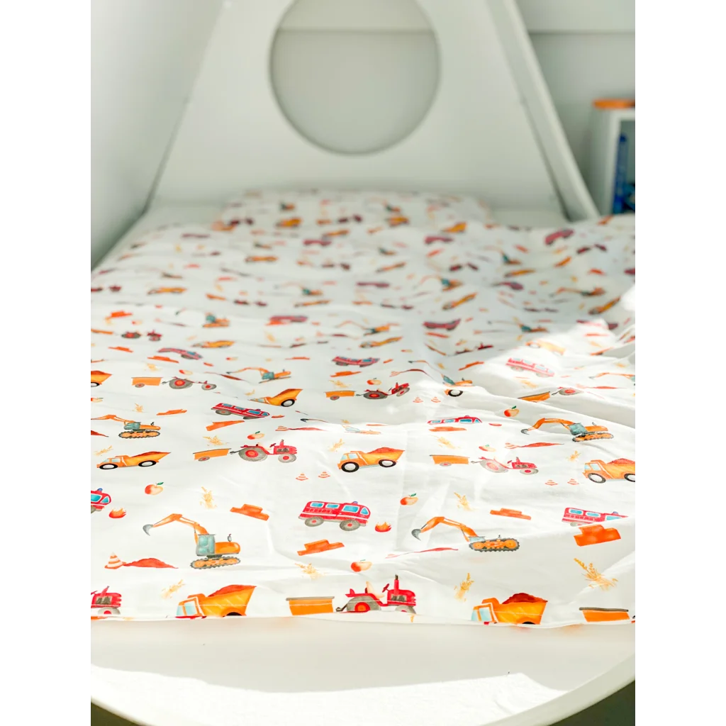 Satin Baby-+Kinder-Bettwäsche Happy Worker Garnitur in Weiß Muster Happy Worker von Luftabong Größe 100x135 + 40x60 cm