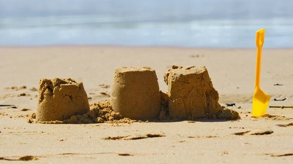 Sandburg am Strand