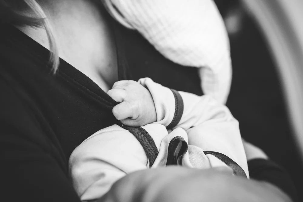 Stillende Mutter mit Baby
