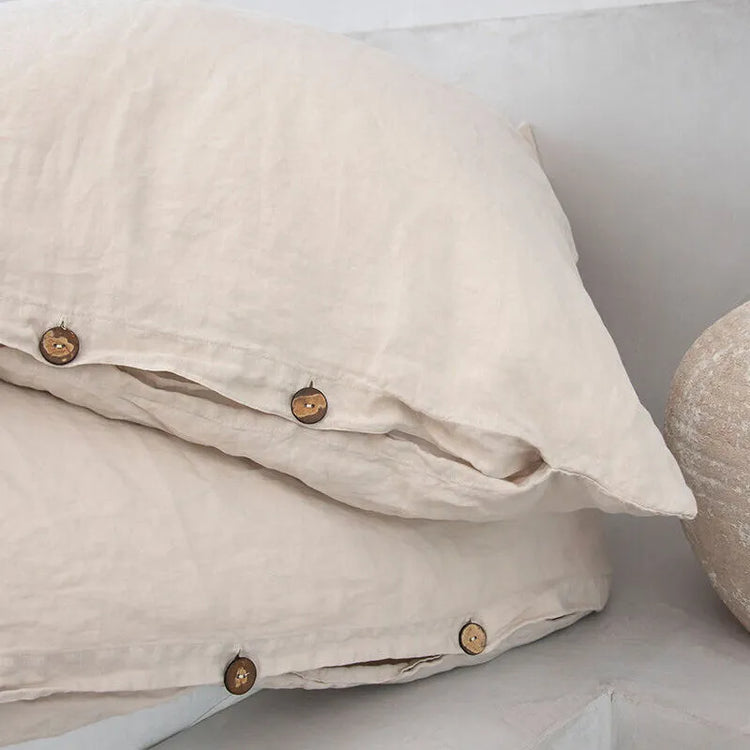 Bettwäsche mit Knopfverschluss aus Naturmaterialien