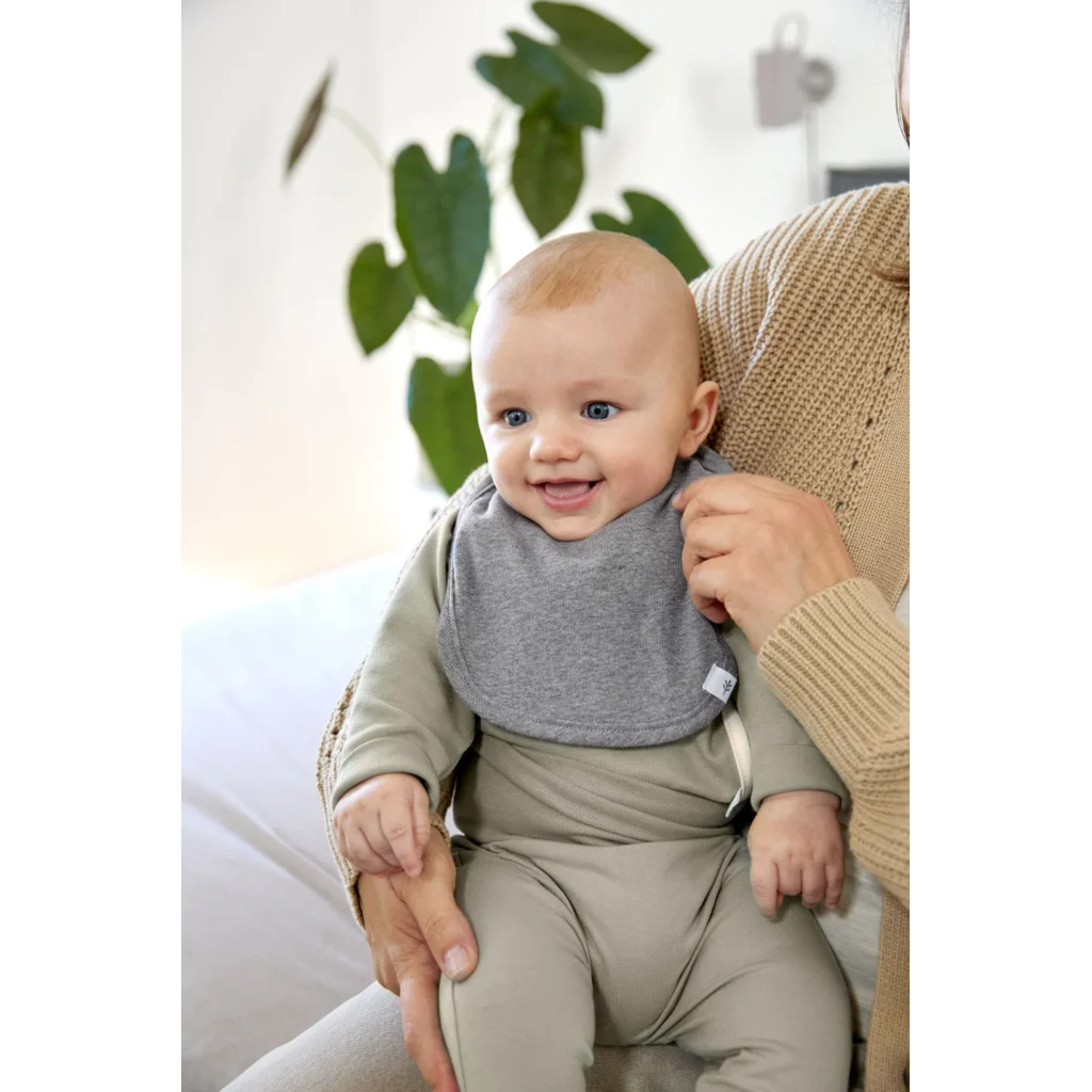 Bio Baby-Lätzchen 3er-Pack in Dunkelgrau+Hellgrau+Beige Grau+Grau+Beige von Lässig Größe 19x27 cm