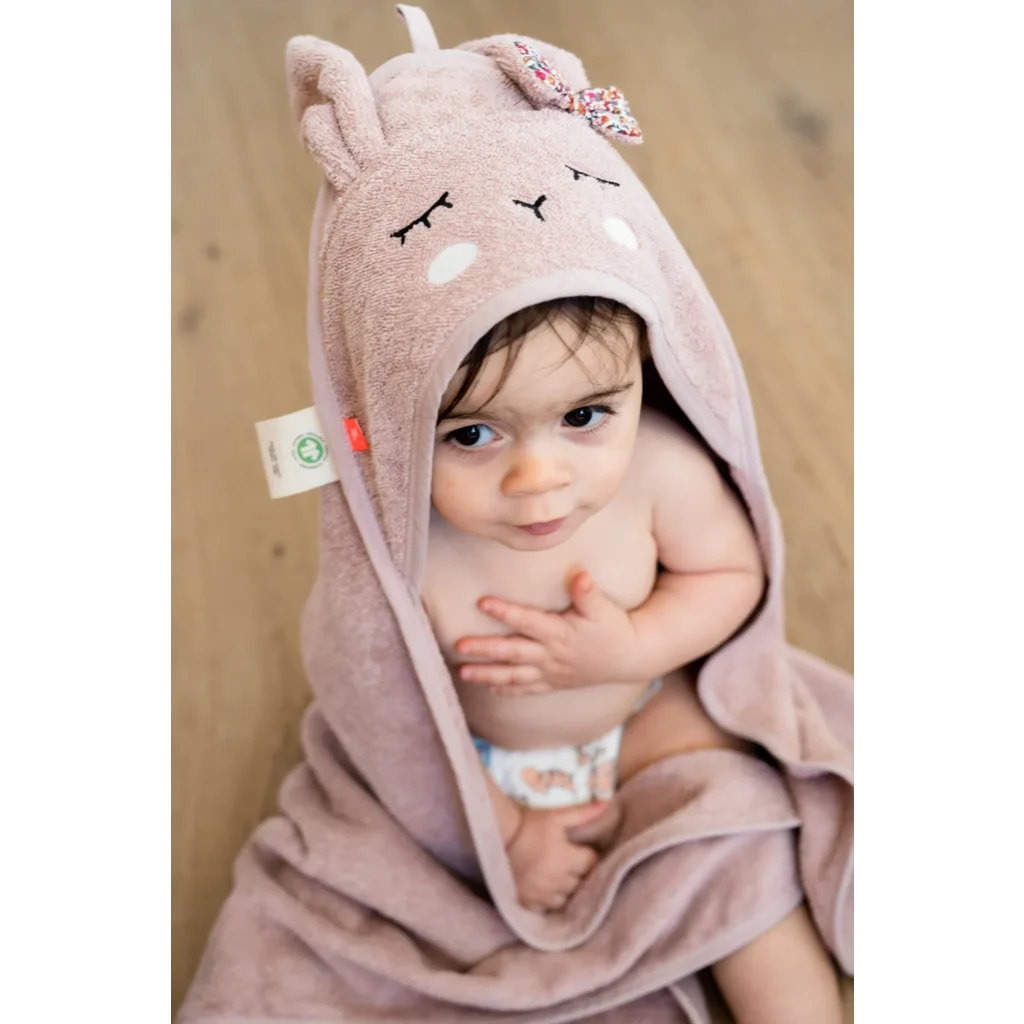Bio Frottier Baby-Kapuzenbadetuch Hase in Rosé Rosa Muster Hase von kikadu Größe 80x80 cm