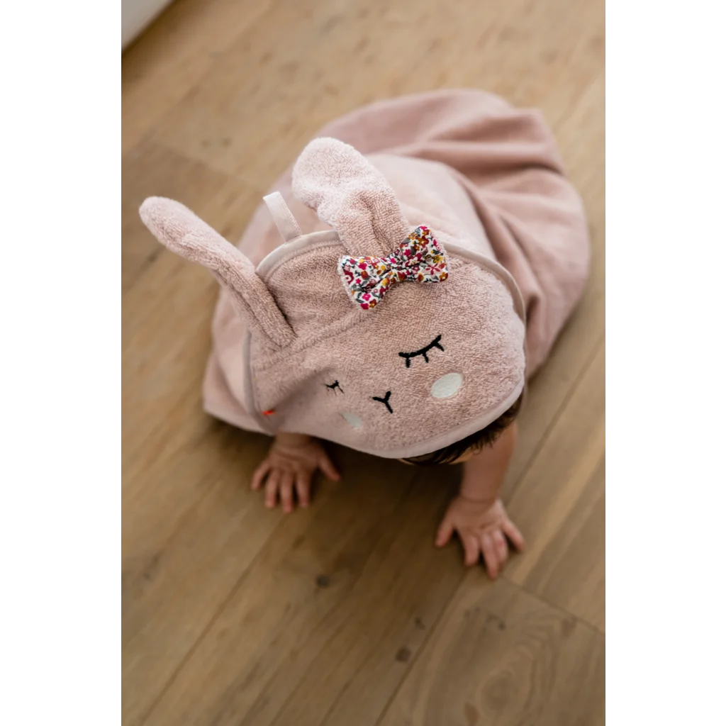 Bio Frottier Baby-Kapuzenbadetuch Hase in Rosé Rosa Muster Hase von kikadu Größe 80x80 cm