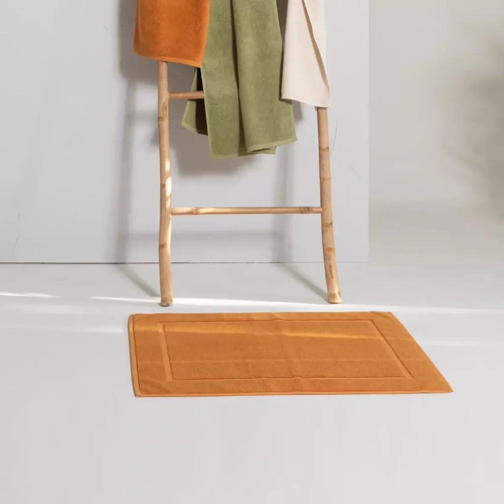 Bio Frottier Duschvorleger ORLANDO in Bernstein Orange von Living Crafts Größe 50x70 cm