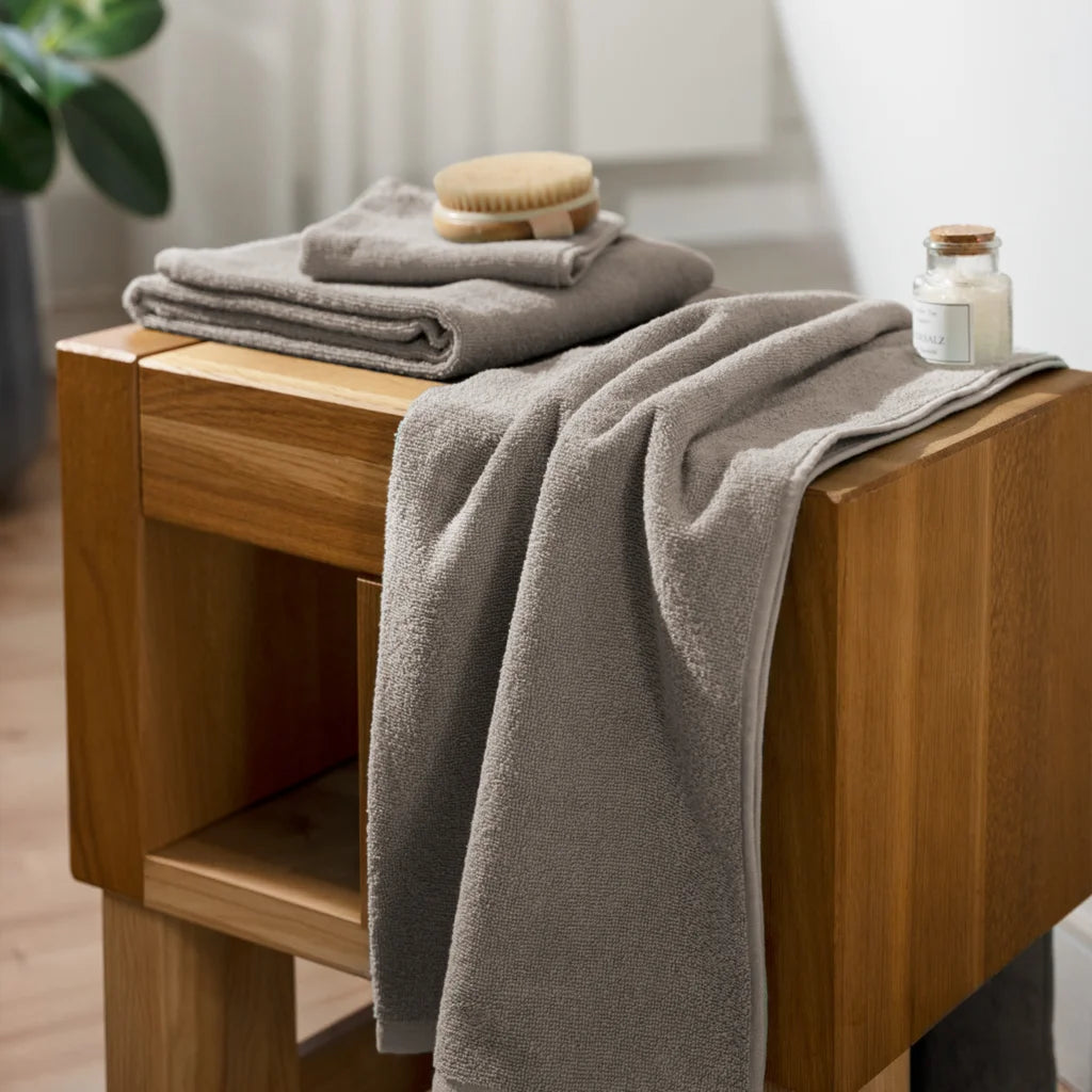 Bio Frottier Handtuch BARI in Stein Grau von Living Crafts Größe 50x100 cm