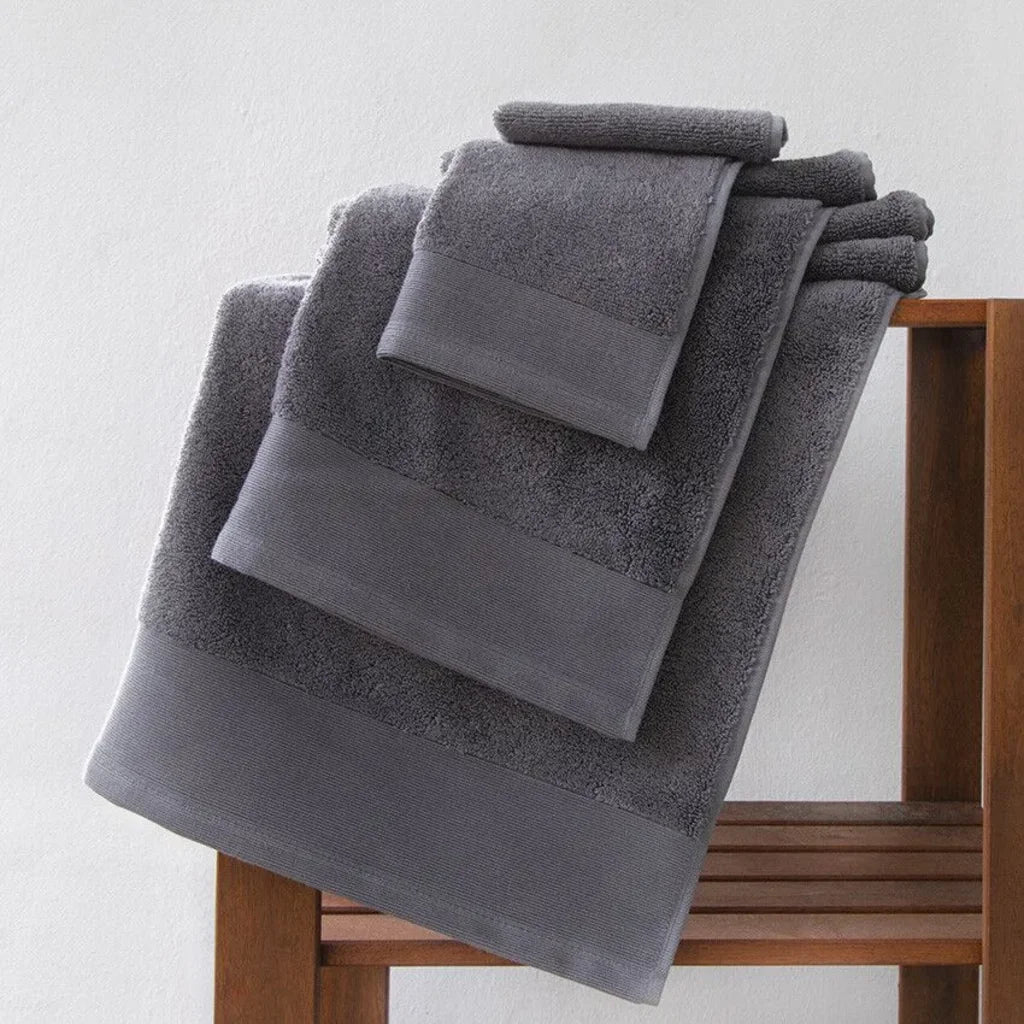 Bio Frottier Handtuch in Anthrazit Grau von Jean&Len Größe 50x100 cm