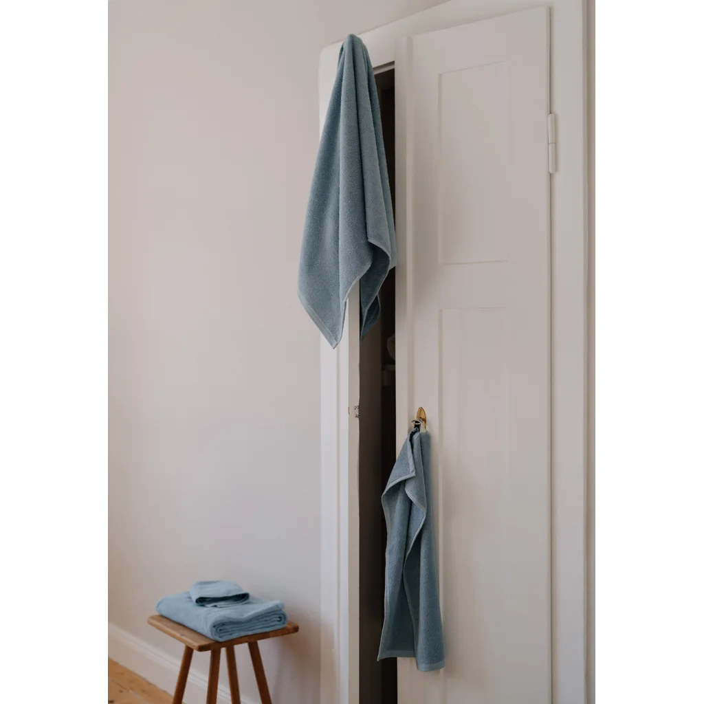 Bio Frottier Handtuch in Himmelblau Blau von MELA home Größe 50x100 cm