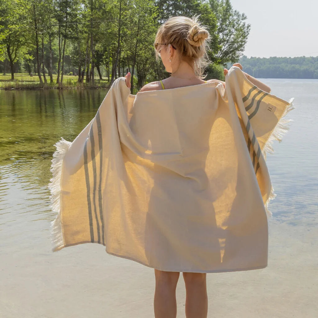 Bio Strandtuch mit Fransen in Creme+Blau Muster Streifen von Jean&Len Größe 90x165 cm