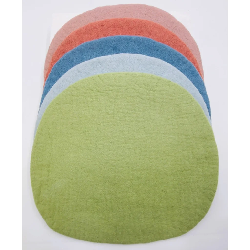 Filz Sitzkissen Trapez in Azurblau Blau von Frida Feeling Größe 40x35 cm