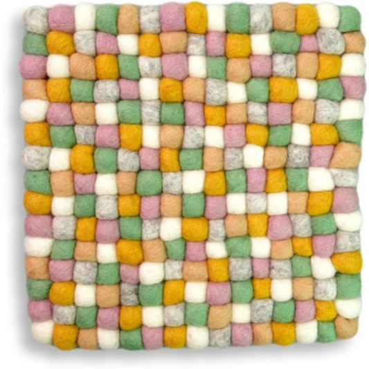 Filz Untersetzer quadratisch mit kleinen Kugeln in Creme+Beige+Hellgrün+Rosa Creme+Beige+Grün+Rosa Muster Bunt von Frida Feeling Größe 21x21 cm